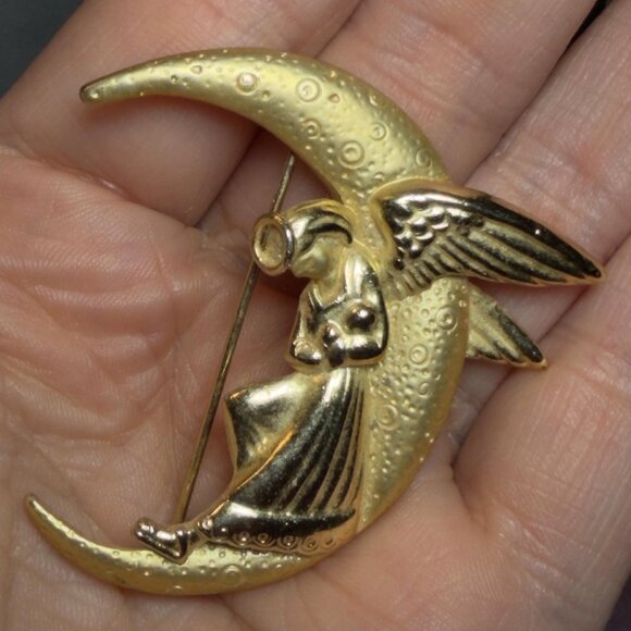 Danecraft Jewelry - Danecraft Angel Moon Brooch Madonna Child Crescent Vintage Gold Tone 2”